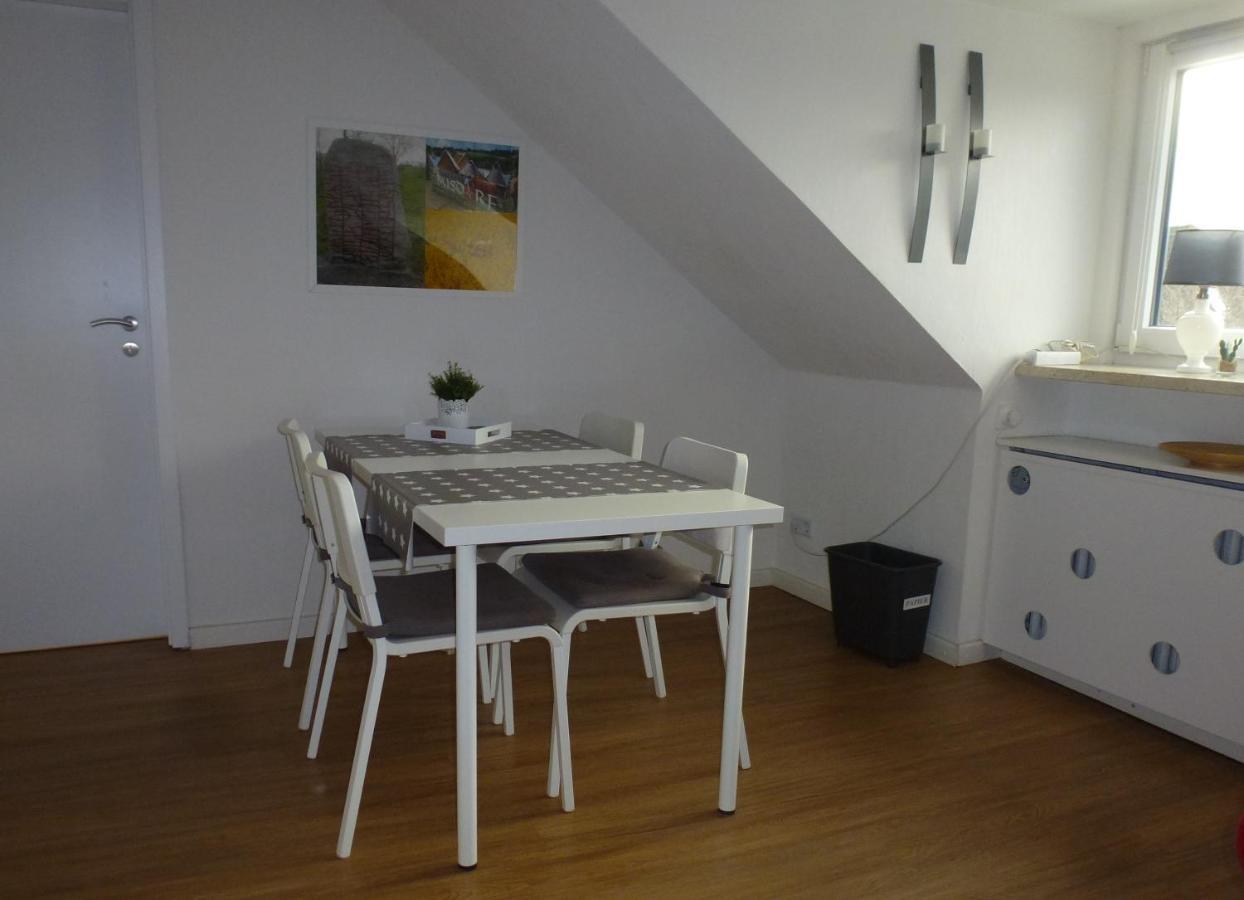 Ferienwohnung Am Runenstein 7 Busdorf ภายนอก รูปภาพ